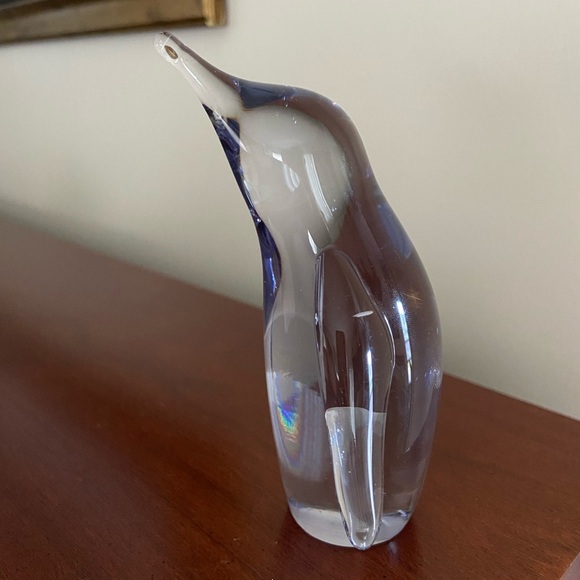 Neodymium Alexandrite Glass Penguin Subtle Color Change Art Glass - Picture 2 of 10